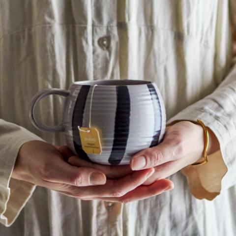 Serina Mug, Black, Stoneware