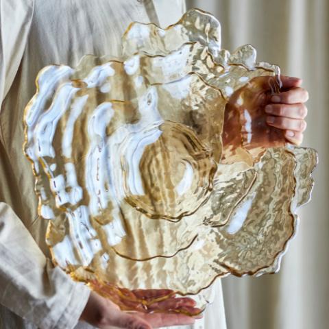 Asimi Bol, Nature, Verre