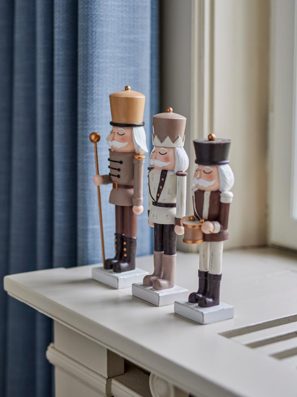 Darryl Deko, Braun, Polyresin