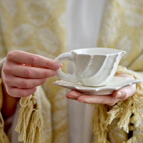 Shellie Tasse avec soucoupe, Blanc, Grès