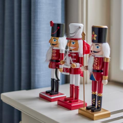 Darren Deco, Red, Pine