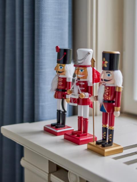 Darren Deko, Rød, Fyr