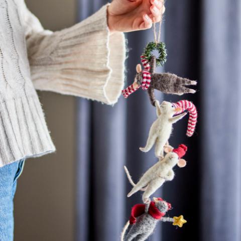 Peo Ornament, White, Wool