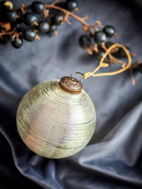 Nitin Ornament, Gold, Glass